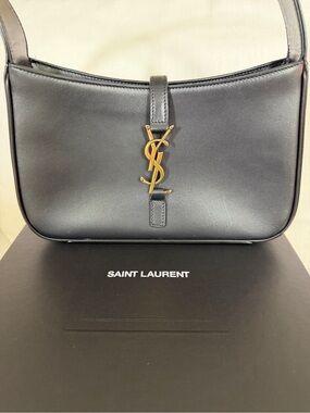 Le 5 à 7 Hobo Bag in Smooth Leather Saint Laurent Black Shoulder Bag with Gold